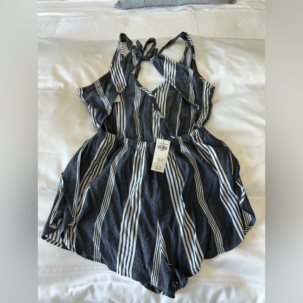 NWT Abercrombie & Fitch coverup romper. Sz large. Charcoal grey/white. Open back - Picture 5 of 16